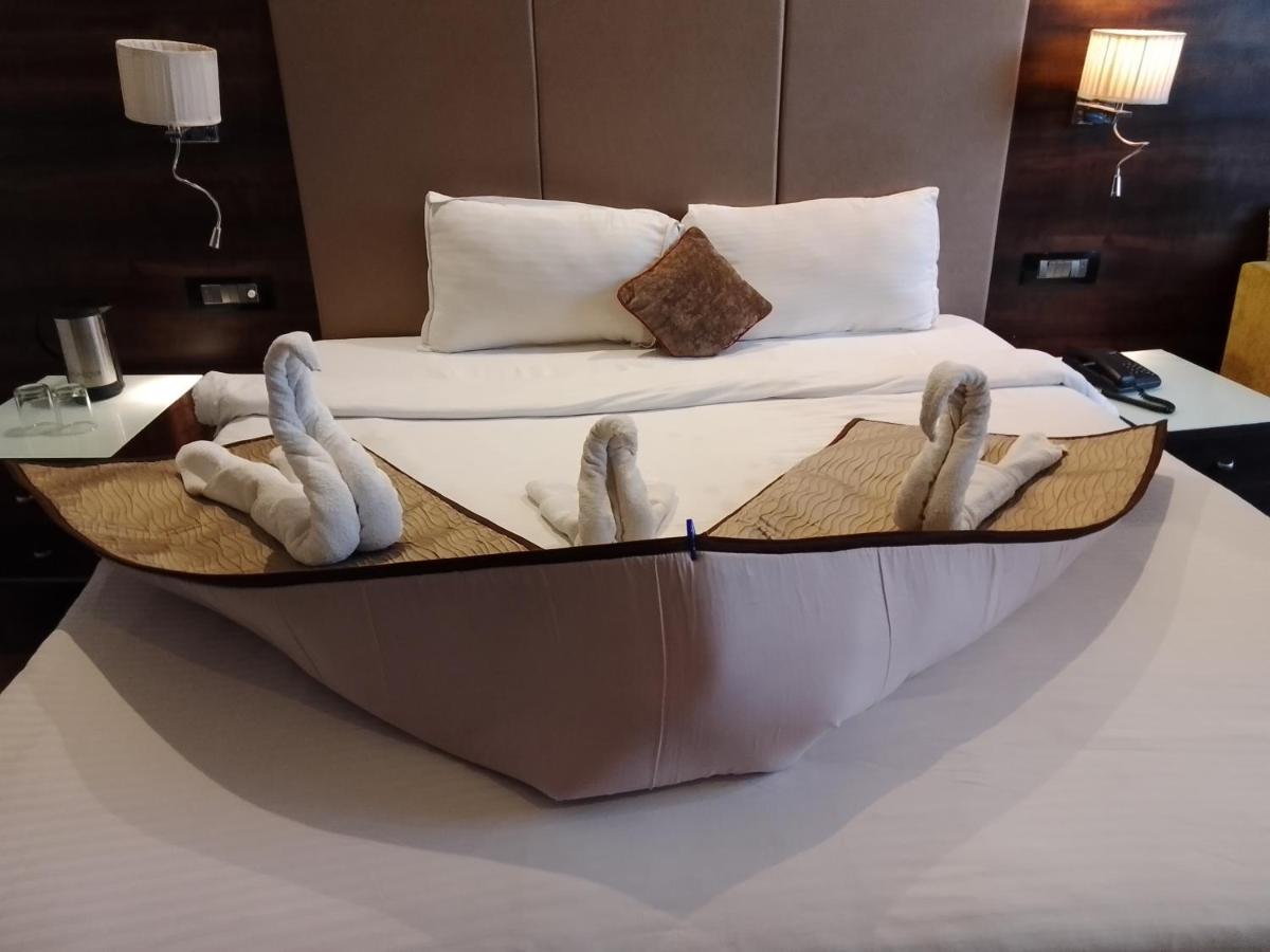 Hotel 5 Flowers Ananta Elite Kota  Eksteriør billede