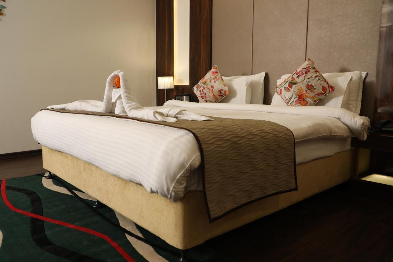 Hotel 5 Flowers Ananta Elite Kota  Eksteriør billede